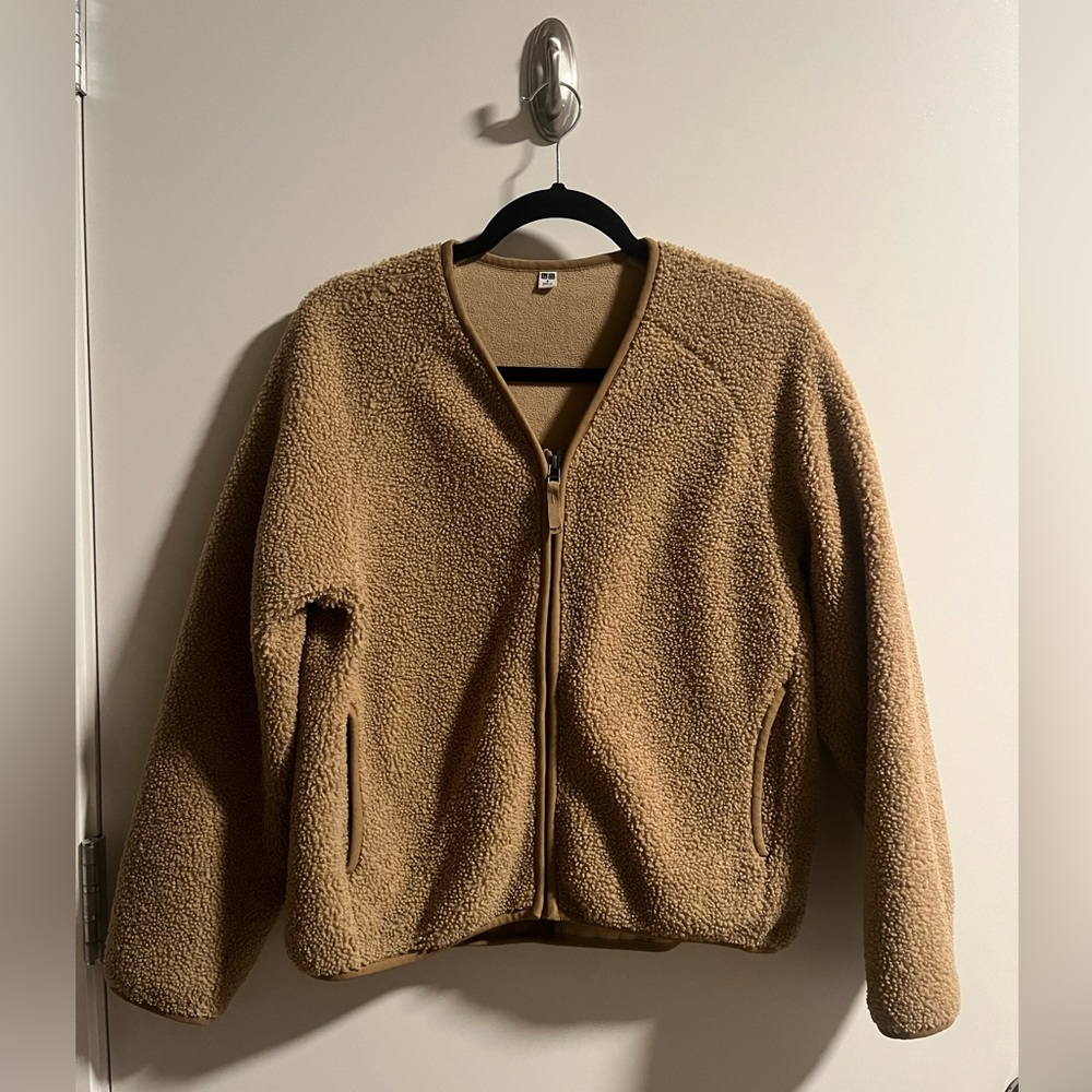 Uni qlo Sherpa and fleece jacket - women’s size small